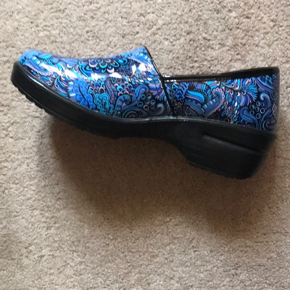 Clogs - Picture 3 of 8